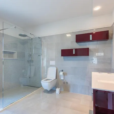 Beautiful With Private Pool Krk Town