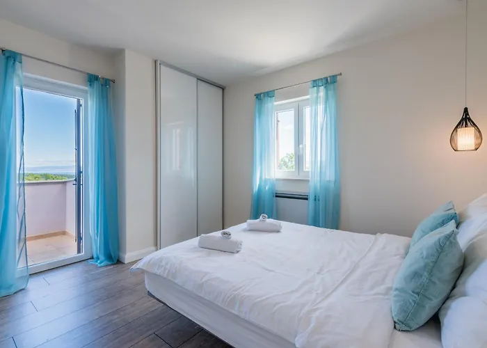 Beautiful With Private Pool *