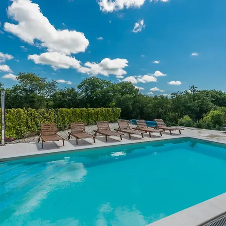 Beautiful With Private Pool