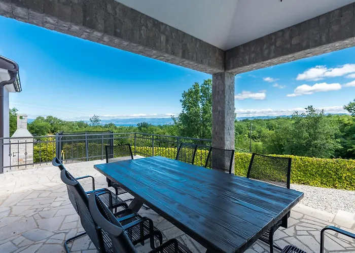 Beautiful With Private Pool Krk Town