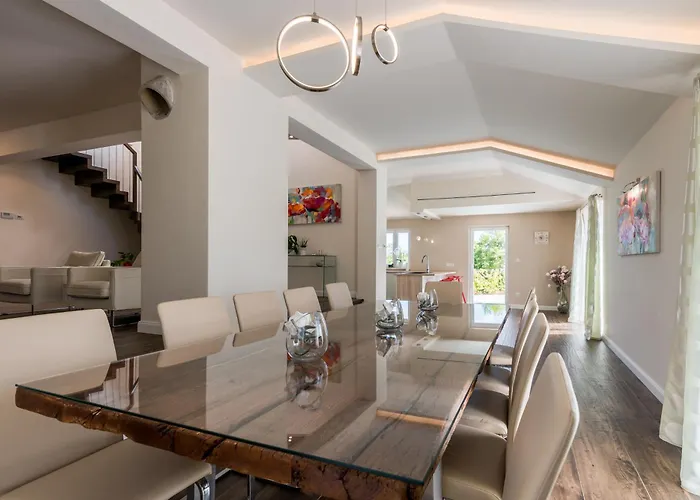 Beautiful With Private Pool Krk Town