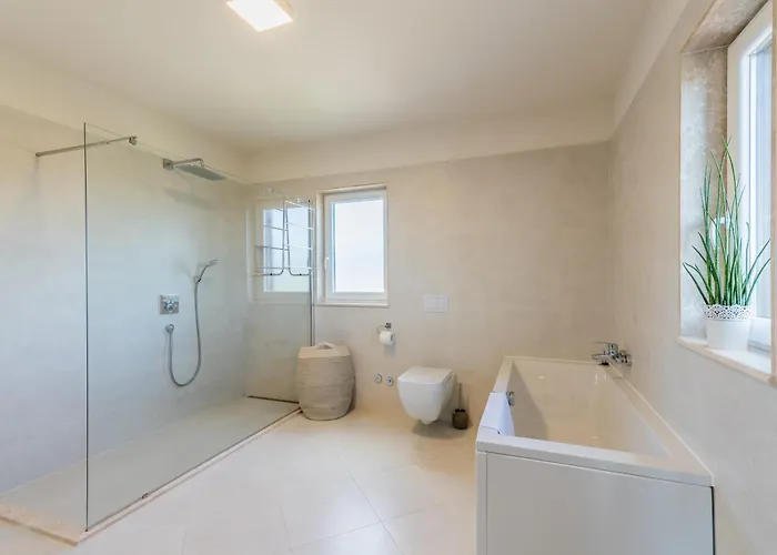 Beautiful With Private Pool Villa Krk Town